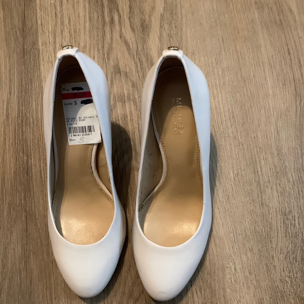NWT Michael Kors size 5 pumps